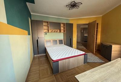Apartament cu 3 camere decomandat în Central