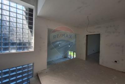 Casă / Vilă la gri aproape gata sa devina " acasa" ! - 16