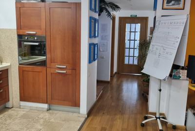Casă cu 5 camere în Barbu Văcărescu