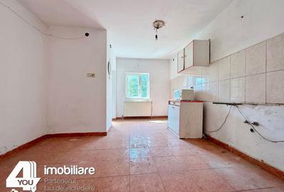 Casă cu 3 camere cu Teren 2114 Mp în Central - 2