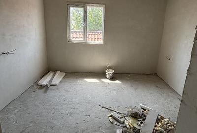 Casă cu 4 camere cu Teren 200 Mp în Central - 11