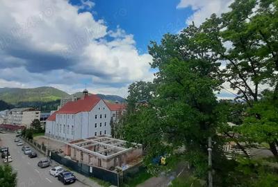 Apartament cu 3 camere în Câmpulung Moldovenesc - 1