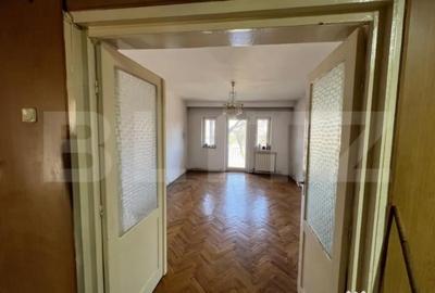 Apartament cu 5 camere decomandat în Semicentral - 1