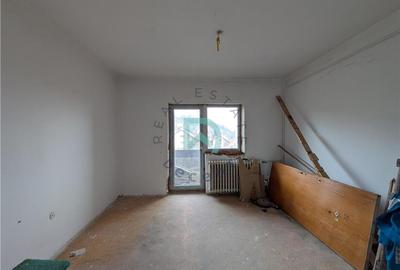 Garsonieră decomandată în Răcădău - 2