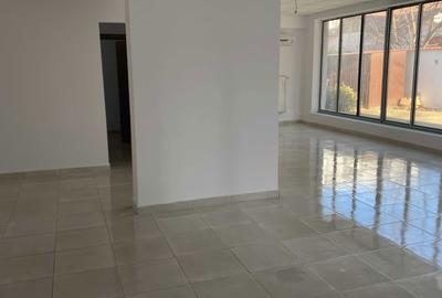 Spațiu comercial, de 72 mp, în Central - 8