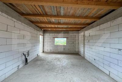Casă cu 4 camere cu Teren 1760 Mp în Central - 2