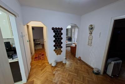 Apartament cu 3 camere decomandat în Central