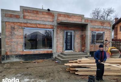Casă cu 4 camere cu Teren 400 Mp în Holboca - 2