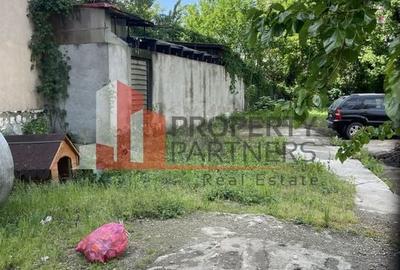 Teren Construcții intravilan de 890 mp, în Regie