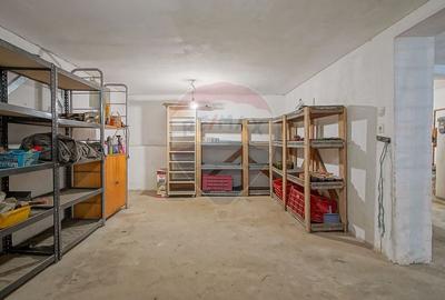 Casă cu 7 camere cu Teren 1167 Mp în Tractorul - 37