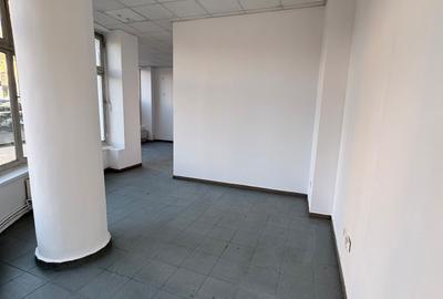 Spațiu comercial, de 50 mp, în Central - 2