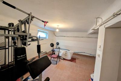 Unirii,D+P+E+M,Parc Carol,postbelic,renovata,semineu,plansee beton,curte-parcare - 11