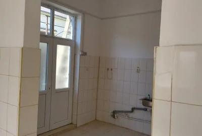 Spațiu comercial, de 40 mp, în Central - 6