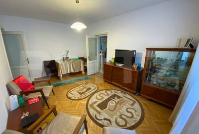 Apartament cu 3 camere semidecomandat, mobilat în Calea București - 2