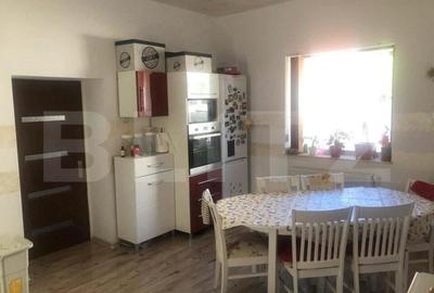 Casă cu 4 camere cu Teren 200 Mp în Central - 1