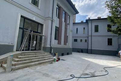 Casă individuală cu 21 camere cu Canalizare în P-ța Romană - 2