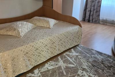Apartament cu 3 camere decomandat în Corabia