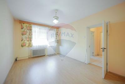 Apartament cu 3 camere de vanzare, zona Rogerius - 9