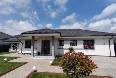Casă cu 3 camere în Jucu - 3
