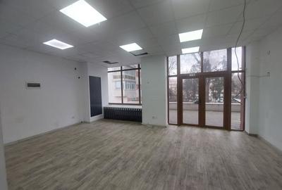 Spațiu comercial, de 106 mp, în Casa de Cultură - 3