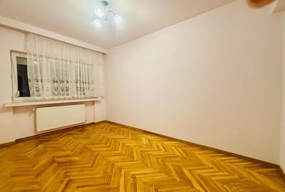 De vanzare apartament 3 camere Central - 10