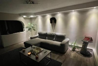 Apartament cu 3 camere decomandat, mobilat în Micro 3 - 1