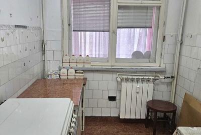 Apartament cu 3 camere în Calea București
