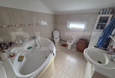 Vila 226 mp utili, curte 277 mp, zona Micro 3 - 3