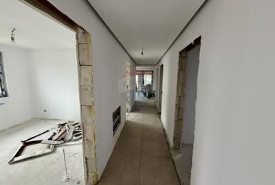 Casă cu 4 camere cu Teren 418 Mp în Golești - 9