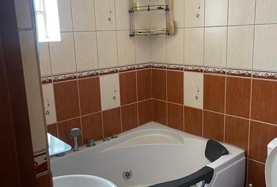 Casă cu 6 camere cu Teren 242 Mp în Central - 11