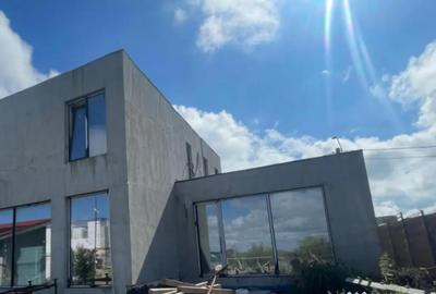 Casă cu 5 camere cu Teren 394 Mp în Agigea