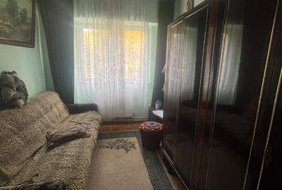 Apartament trei camere - Zona Școala nr. 10 - etajul 2 - 4