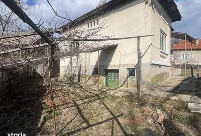 Casă cu 4 camere cu Teren 2064 Mp în Central - 6
