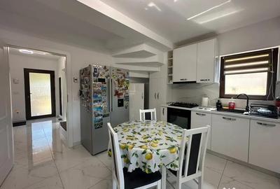 Casă cu 4 camere cu Teren 550 Mp în Hălchiu - 2