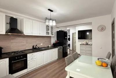 Apartament cu 3 camere semidecomandat, mobilat în Florești