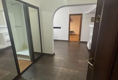 Apartament cu 3 camere în Școlilor - 1