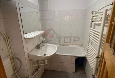 Apartament cu 3 camere decomandat în Albești