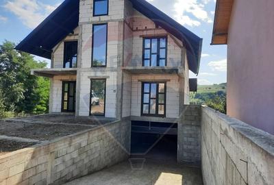 Casă individuală cu 7 camere cu Teren 1800 Mp în Preutești - 2