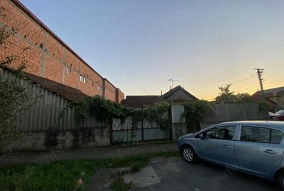 Casă cu 4 camere cu Teren 455 Mp în Central - 1