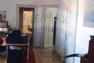 Casă cu 15 camere cu Teren 520 Mp în Mitropolie - 5