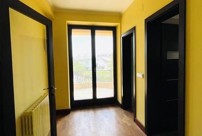 Casă cu 8 camere cu Teren 652 Mp în Sisești - 14