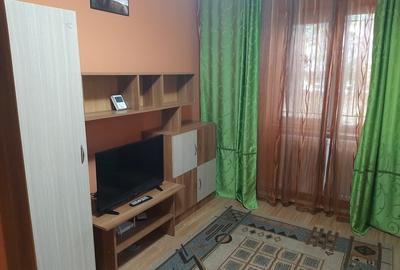 Închiriez apartament cu trei camere - 1