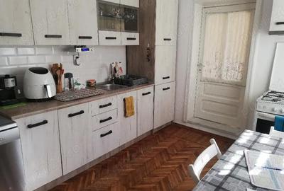 Casă cu 3 camere cu Teren 388 Mp în Central - 1