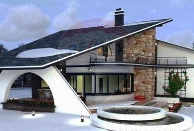 Casă cu 6 camere cu Teren 627 Mp în Central - 2