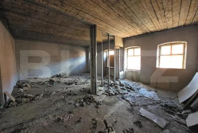 Casă cu 7 camere cu Teren 900 Mp în Central - 2