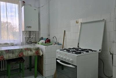 Apartament cu 3 camere în Zamfirescu