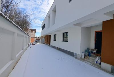 Casă cu 5 camere cu Canalizare în Bucureștii Noi - 40