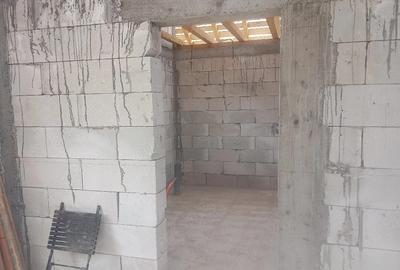 Casă cu 3 camere cu Teren 1700 Mp în Jugureni - 9