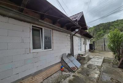 Casă cu 3 camere cu Teren 102 Mp în Moroeni - 2