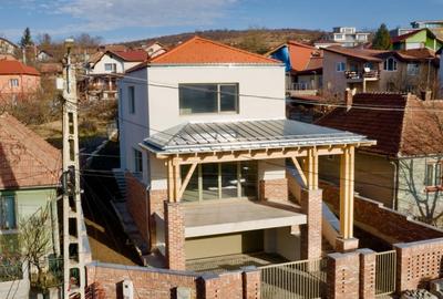 Casa individuala, garaj, 596 mp teren, constructie premium